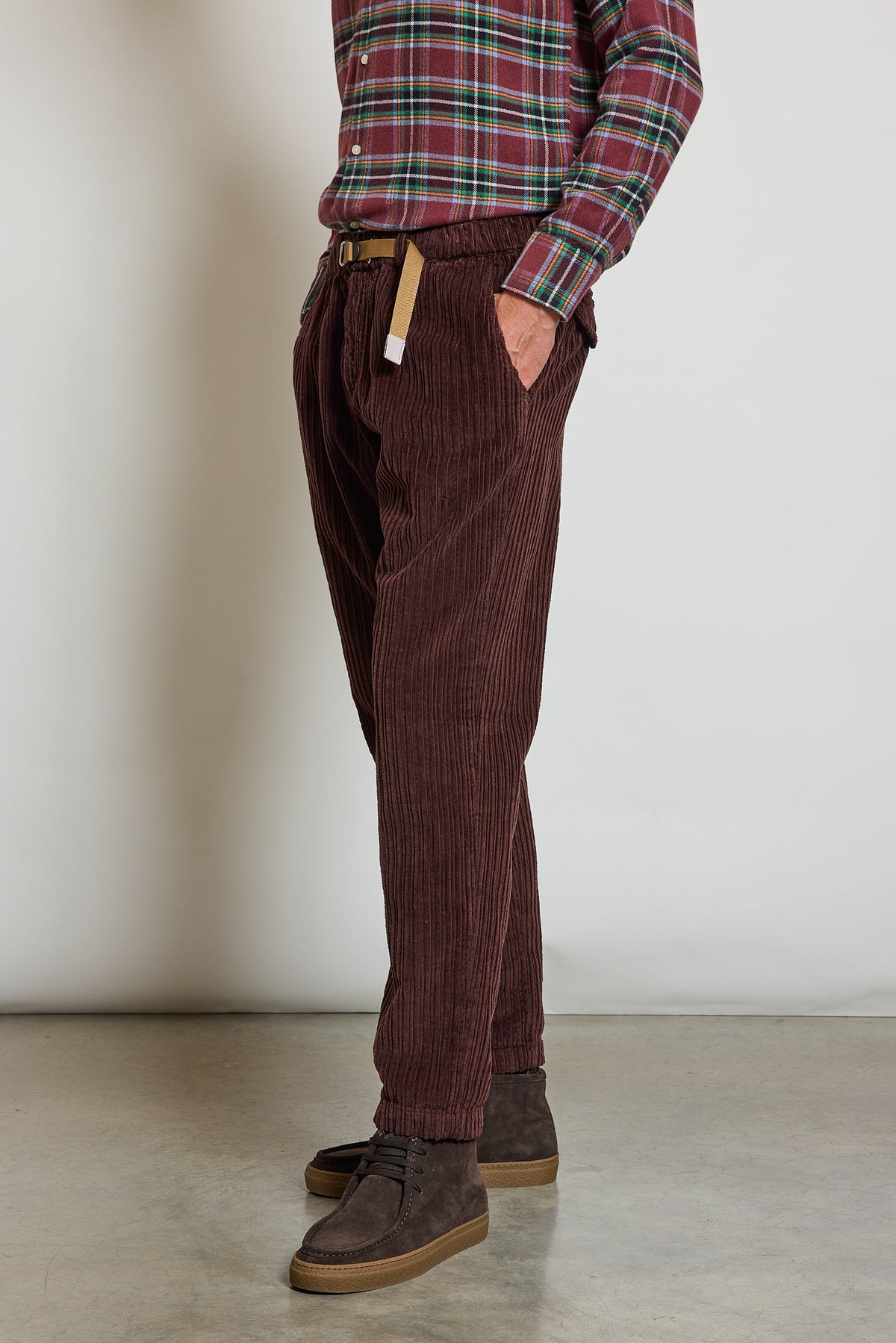 PANTALON EN VELOURS AUBERGINE