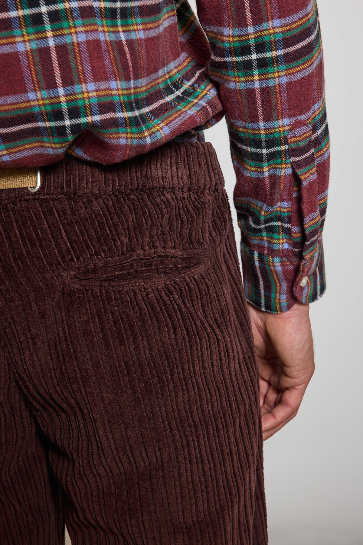 PANTALON EN VELOURS AUBERGINE