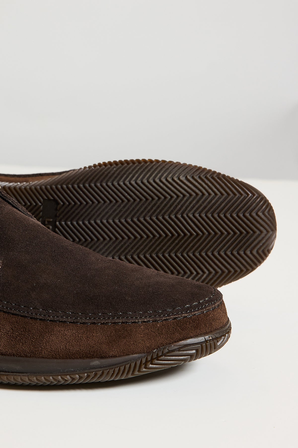 CHAUSSURES EN DAIM CHOCOLAT