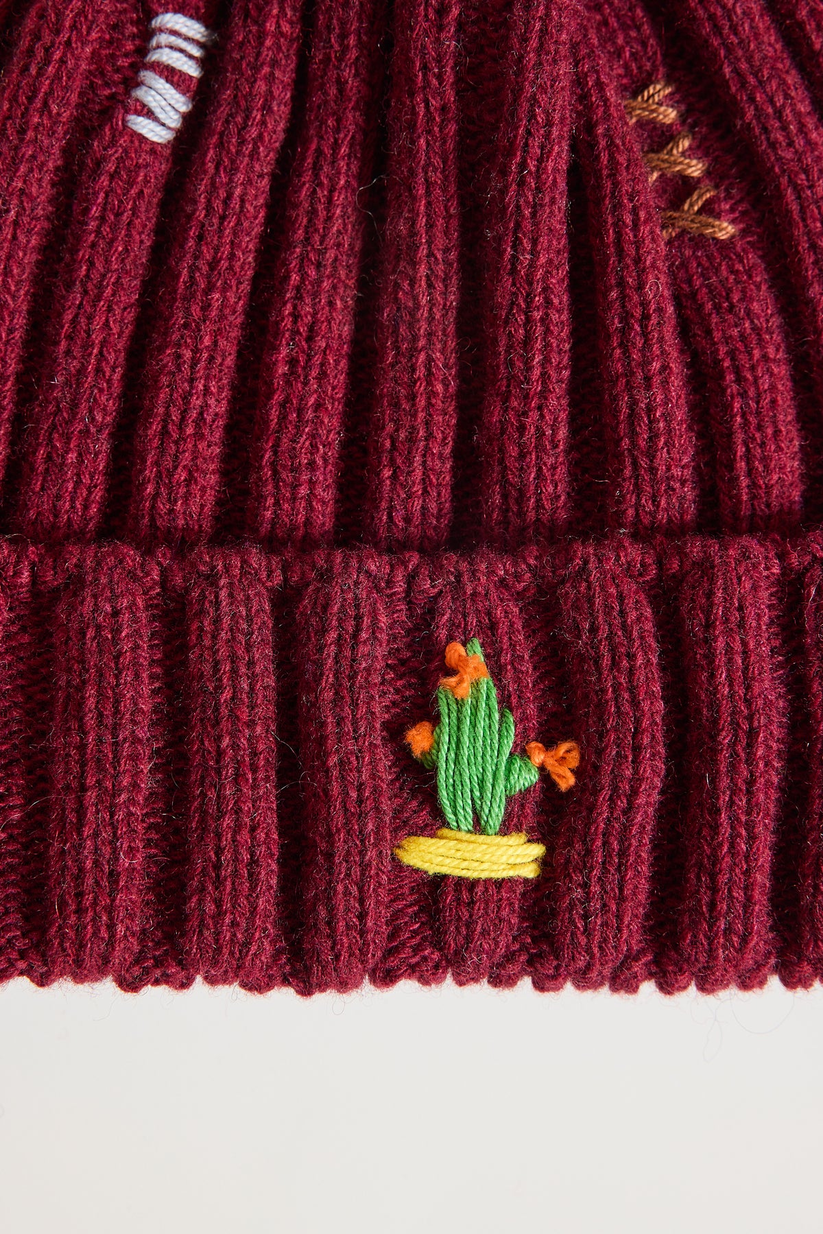 BONNET BRODÉ BORDEAUX