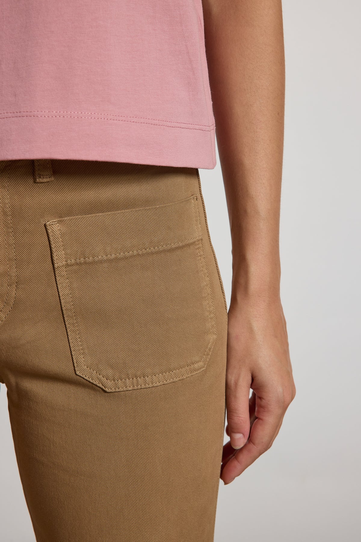 PANTALON COURT FLARE EN DRILL CAMEL
