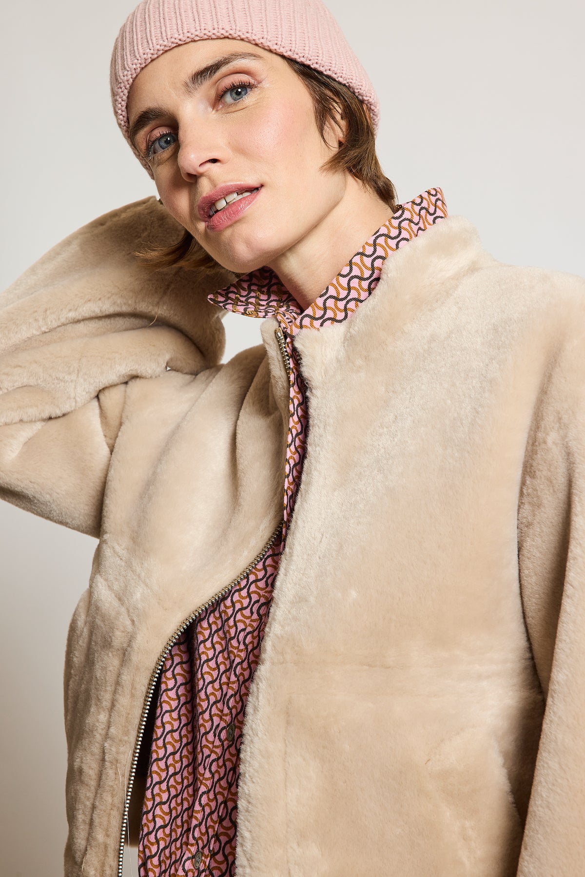 BLOUSON EN FAUSSE FOURRURE BEIGE