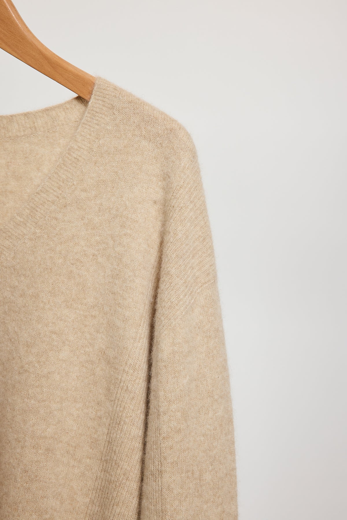 V SWEATER IN YACK BEIGE