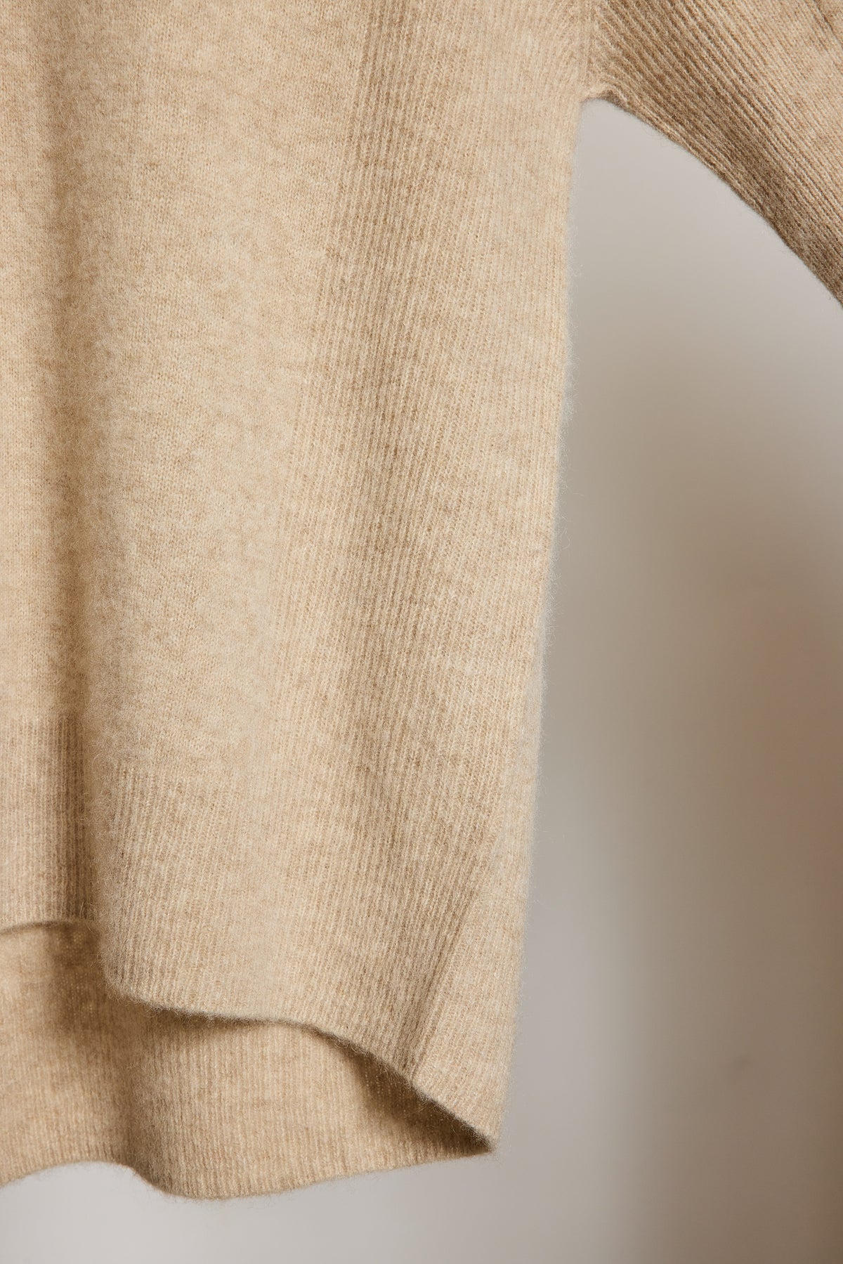V SWEATER IN YACK BEIGE