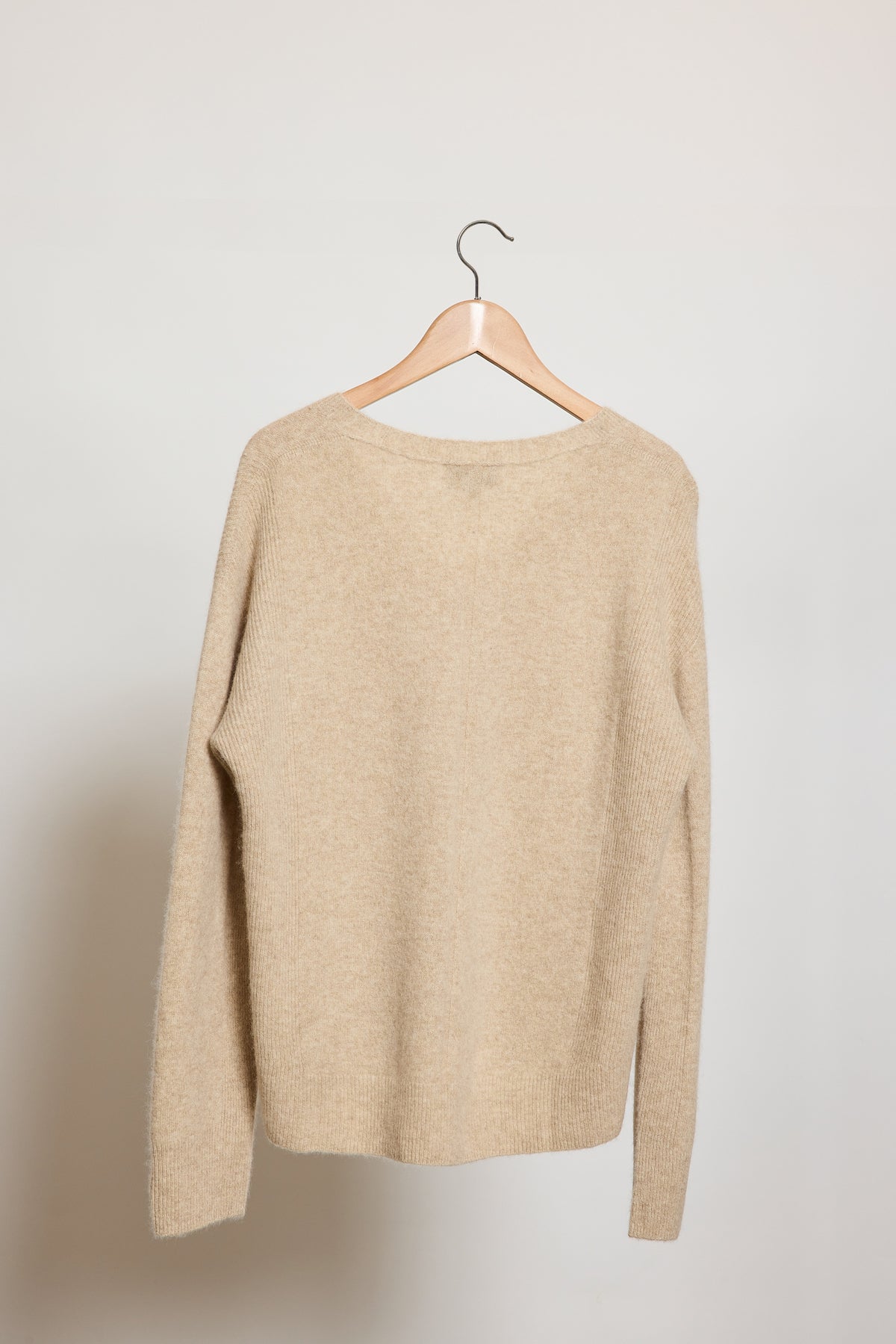V SWEATER IN YACK BEIGE