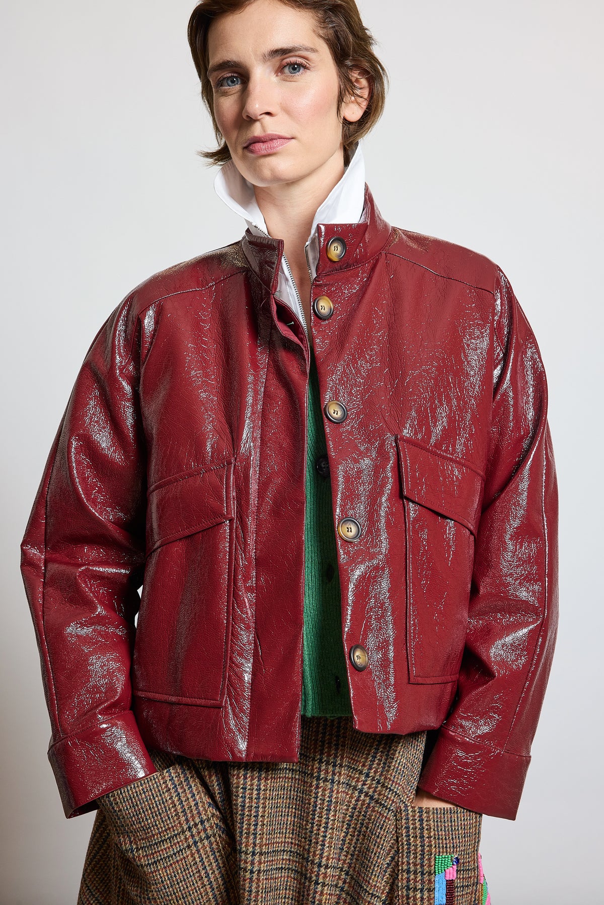 VESTE EN VINYLE SANS COL BORDEAUX