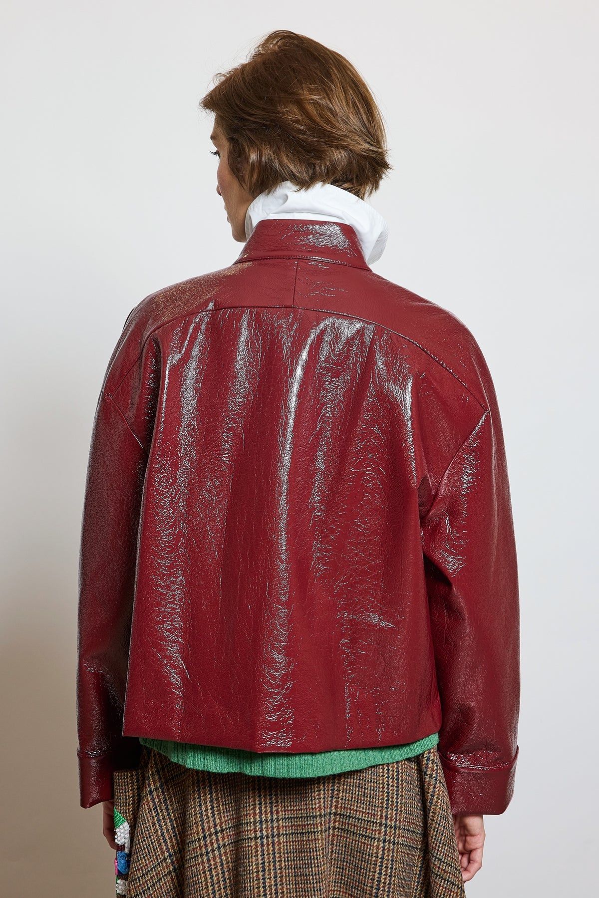 VESTE EN VINYLE SANS COL BORDEAUX