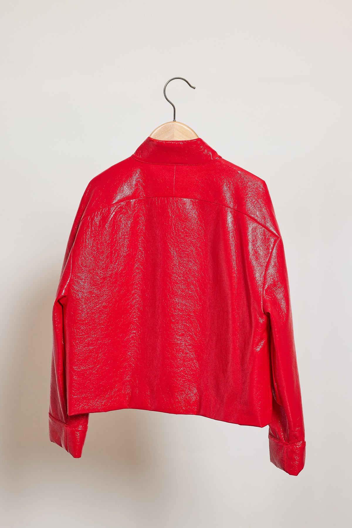 VESTE EN VINYLE SANS COL ROUGE