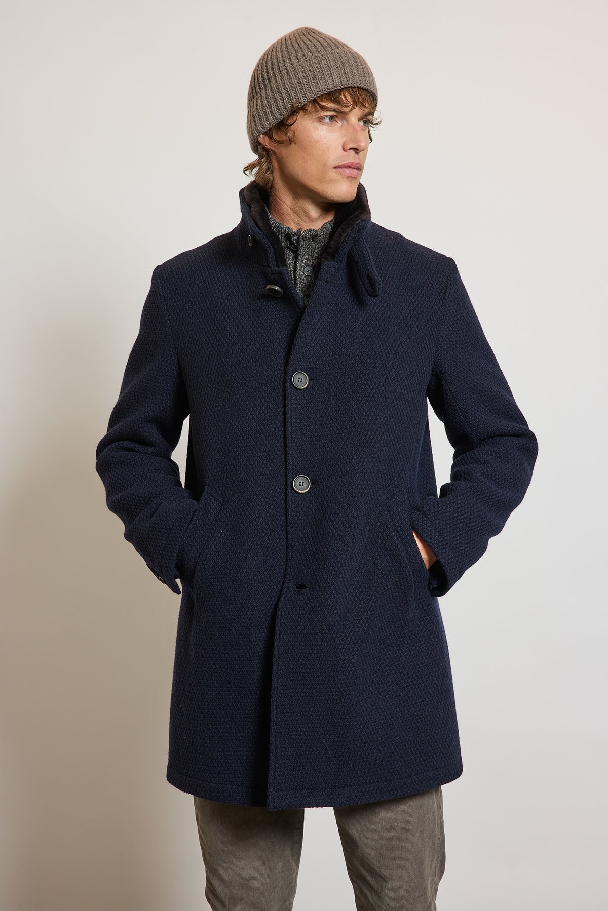 MANTEAU EN CAVIAR DE LAINE MARINE