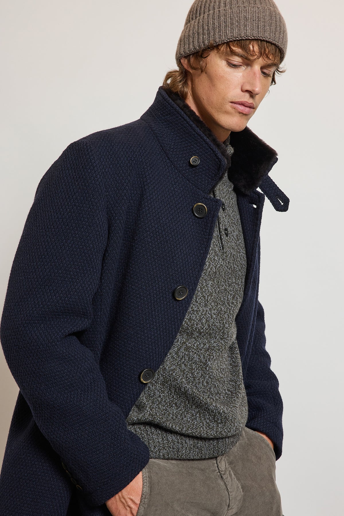 MANTEAU EN CAVIAR DE LAINE MARINE
