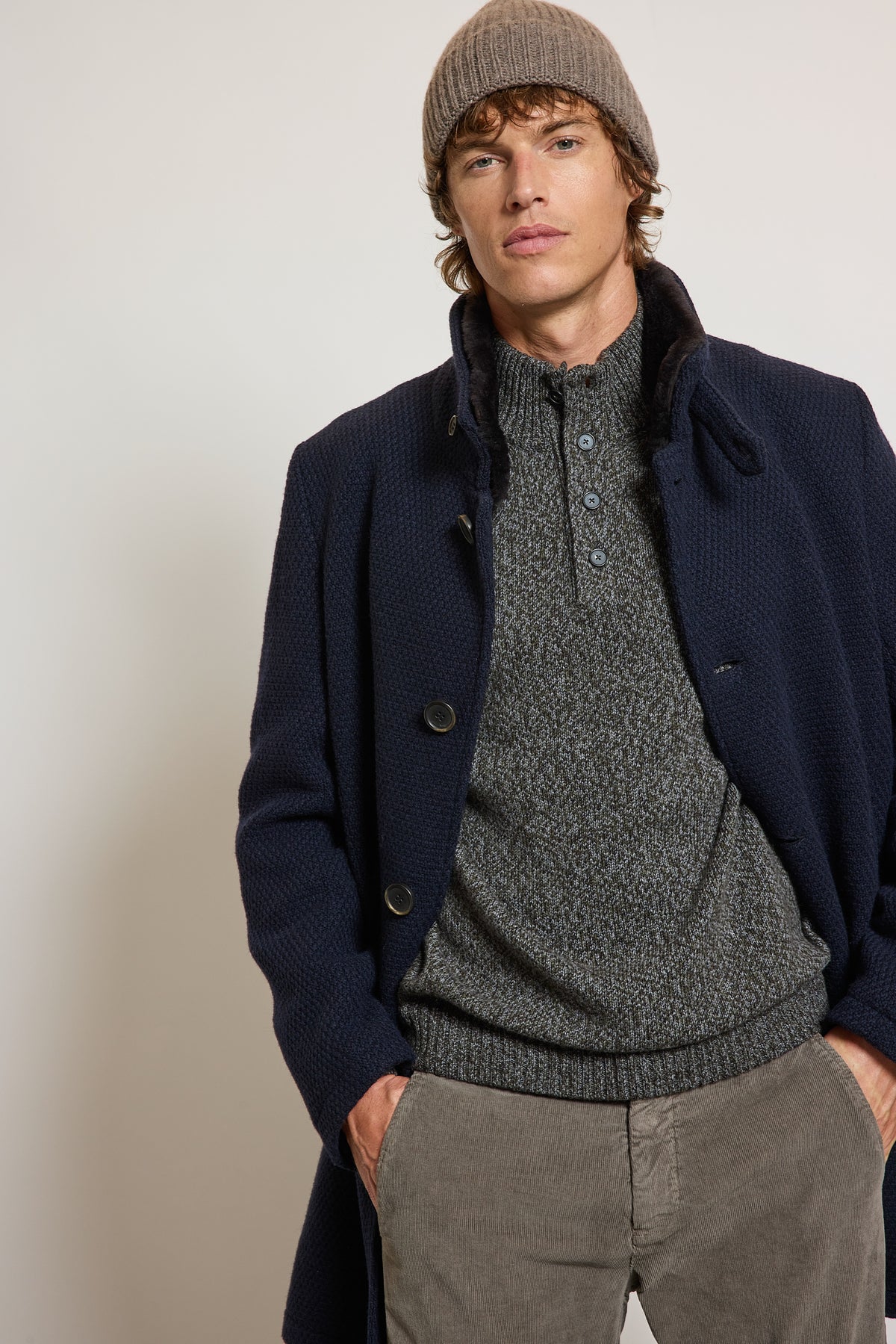 MANTEAU EN CAVIAR DE LAINE MARINE