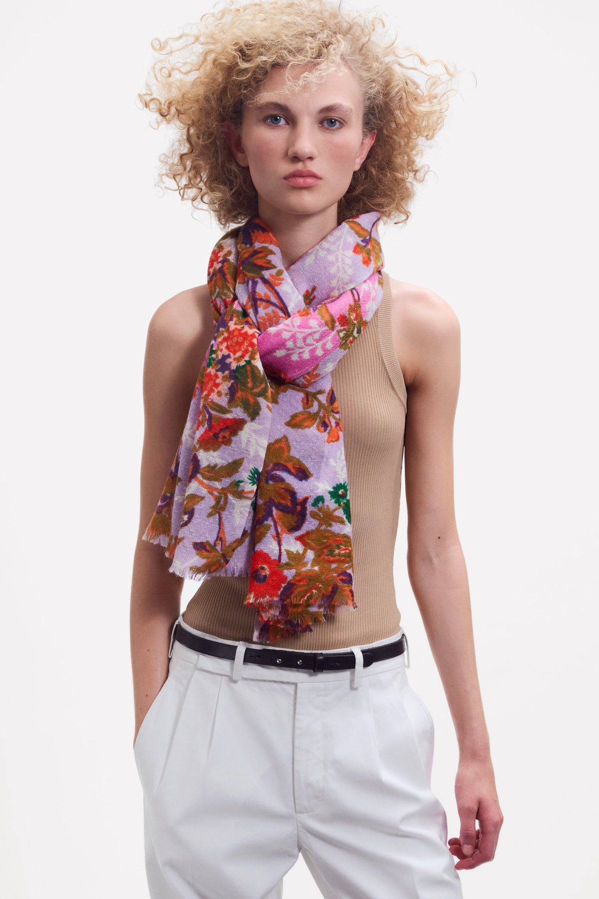 SCARF WITH FLOWERS PINK