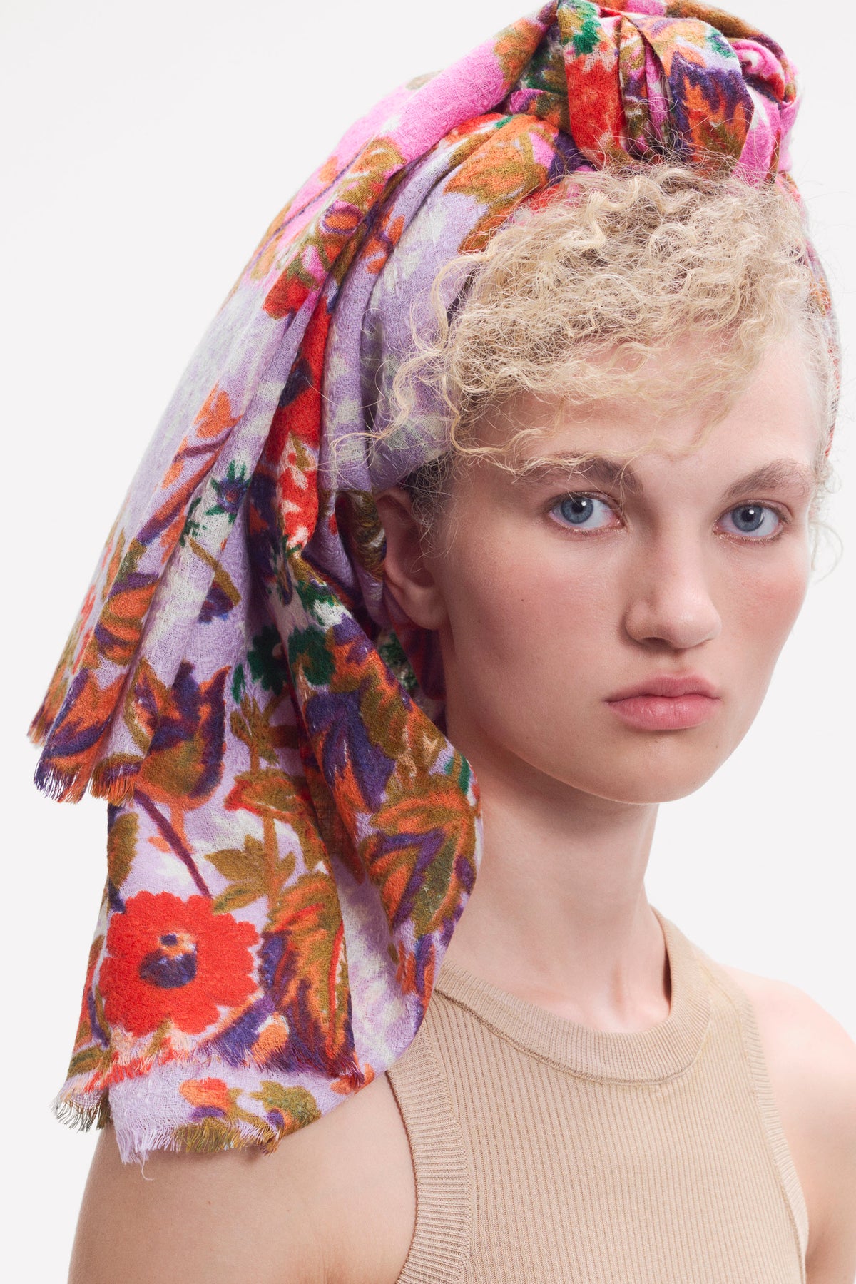 SCARF WITH FLOWERS PINK