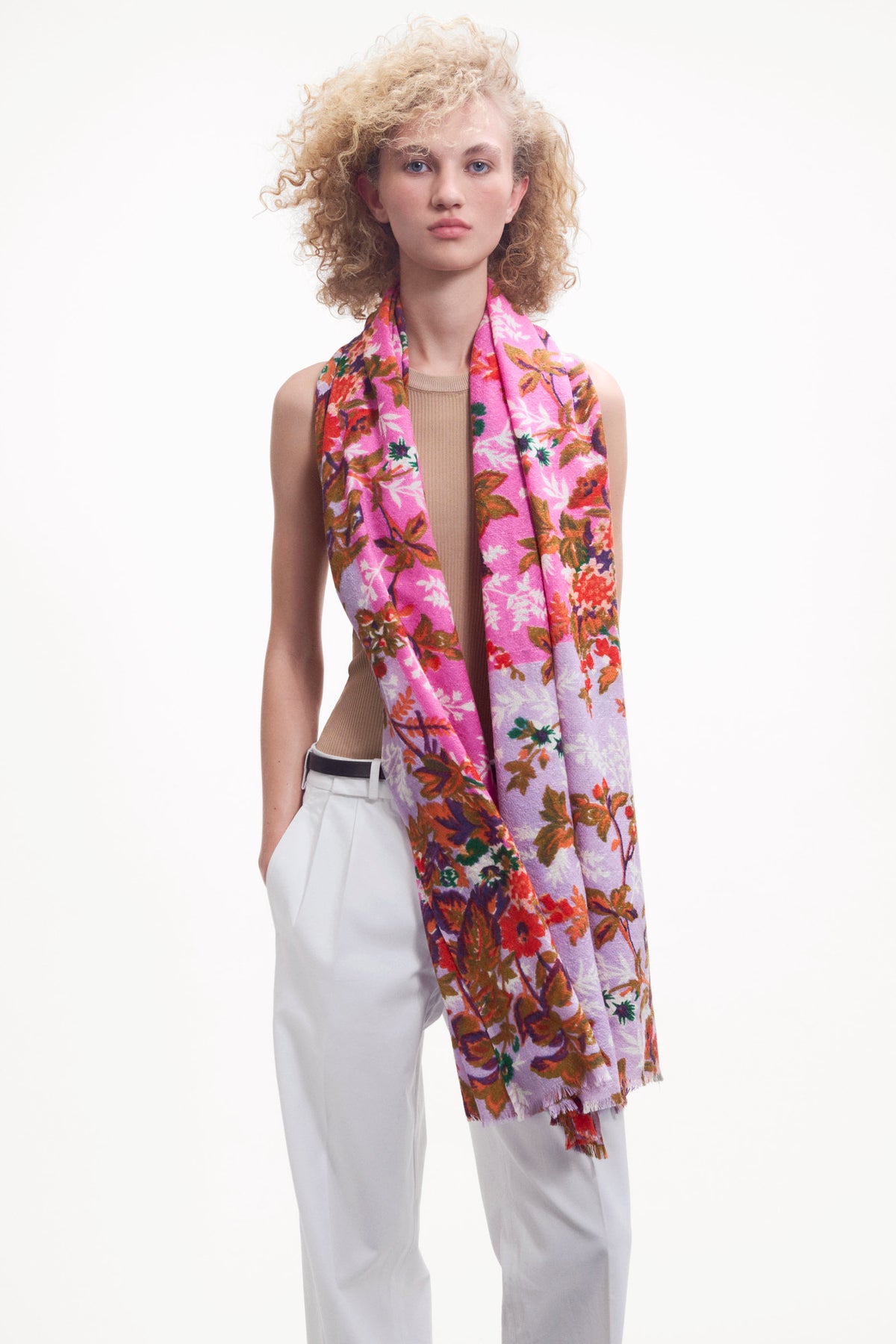 SCARF WITH FLOWERS PINK
