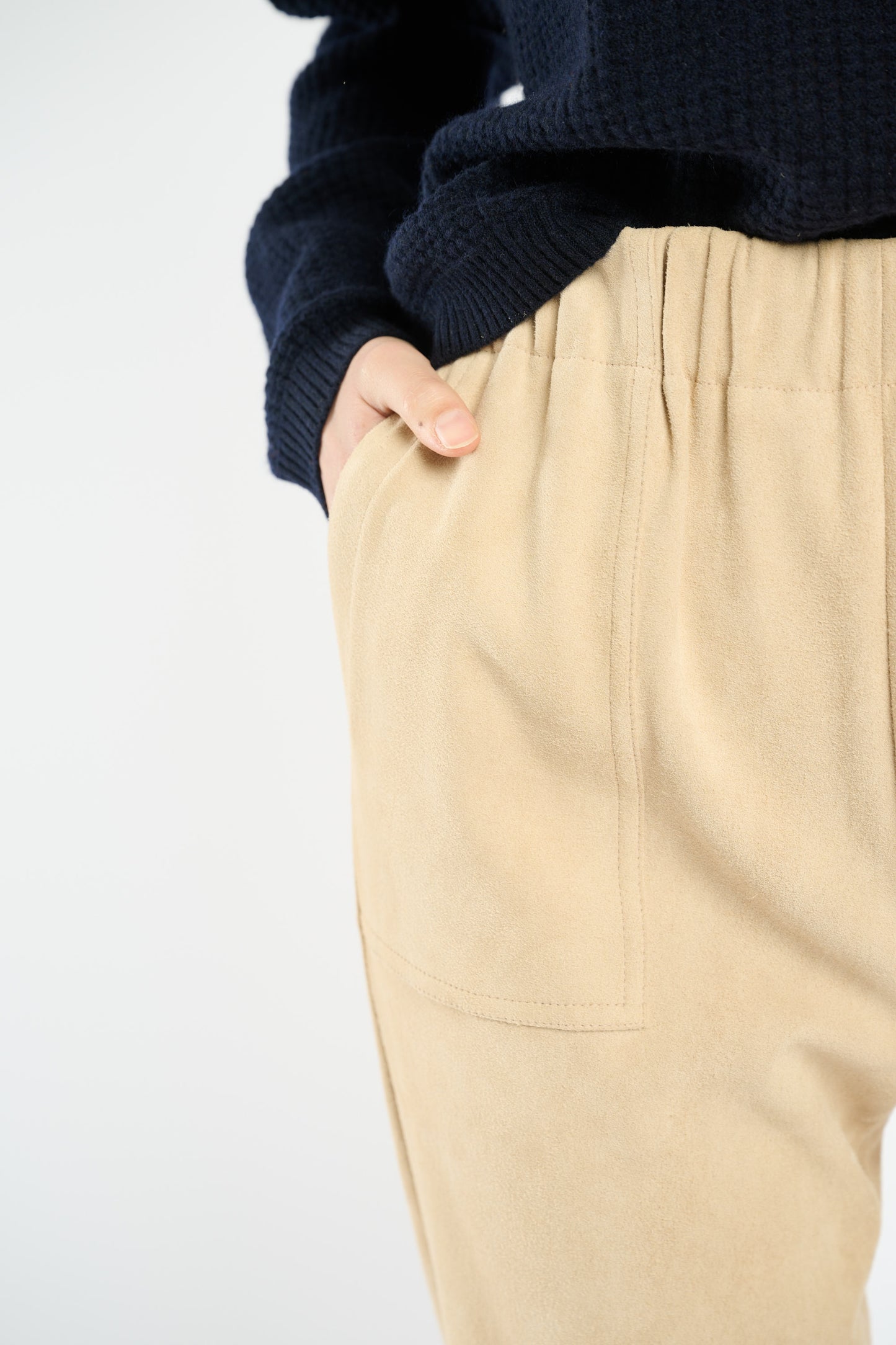 PANTALON EN PEAU STRETCH BEIGE