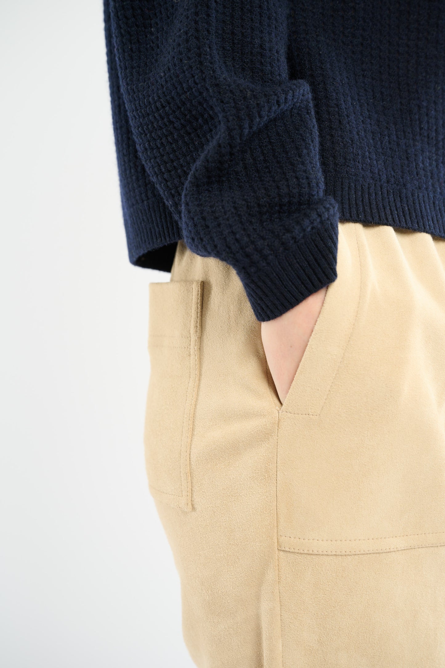 PANTALON EN PEAU STRETCH BEIGE