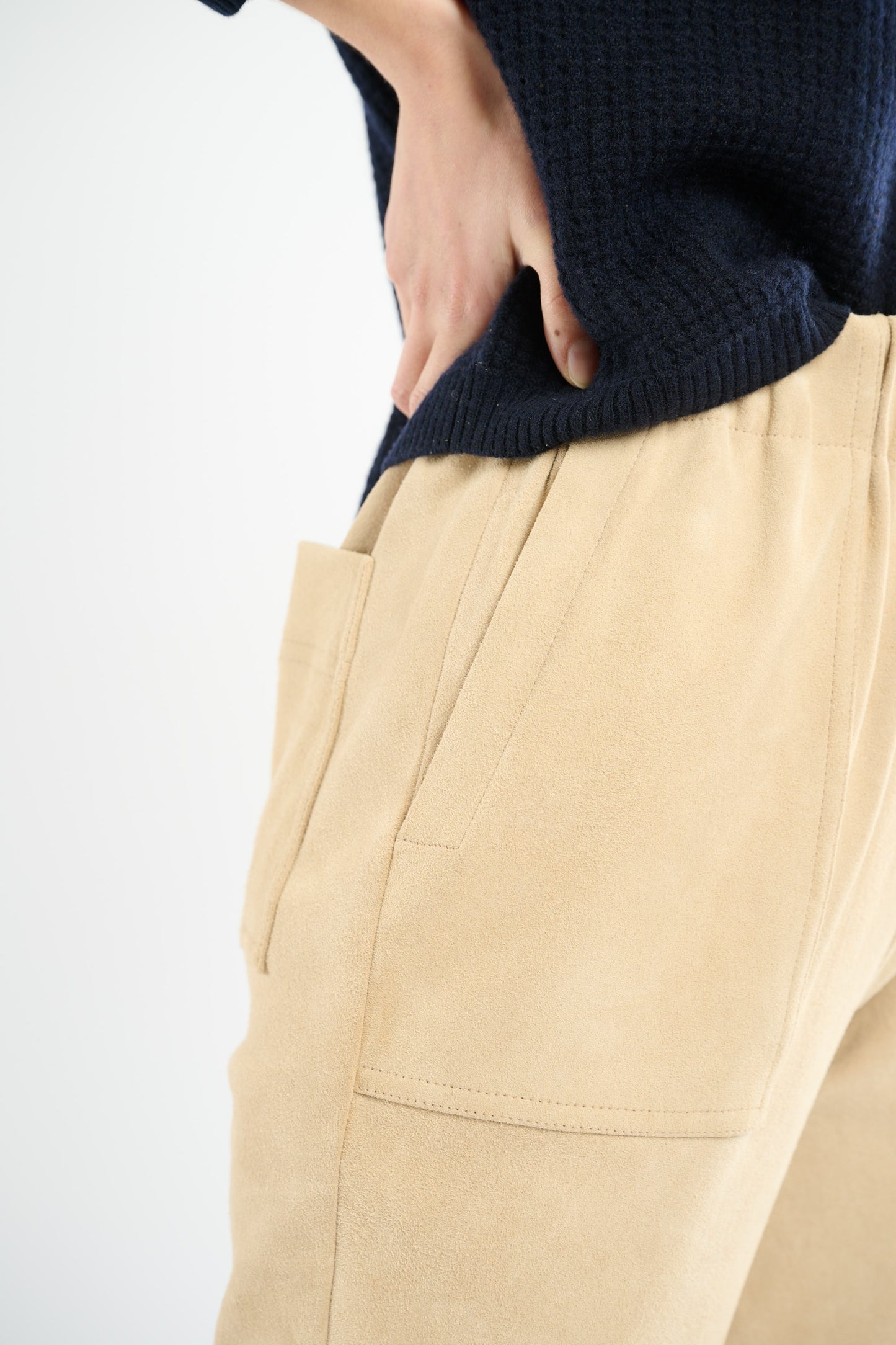 PANTALON EN PEAU STRETCH BEIGE