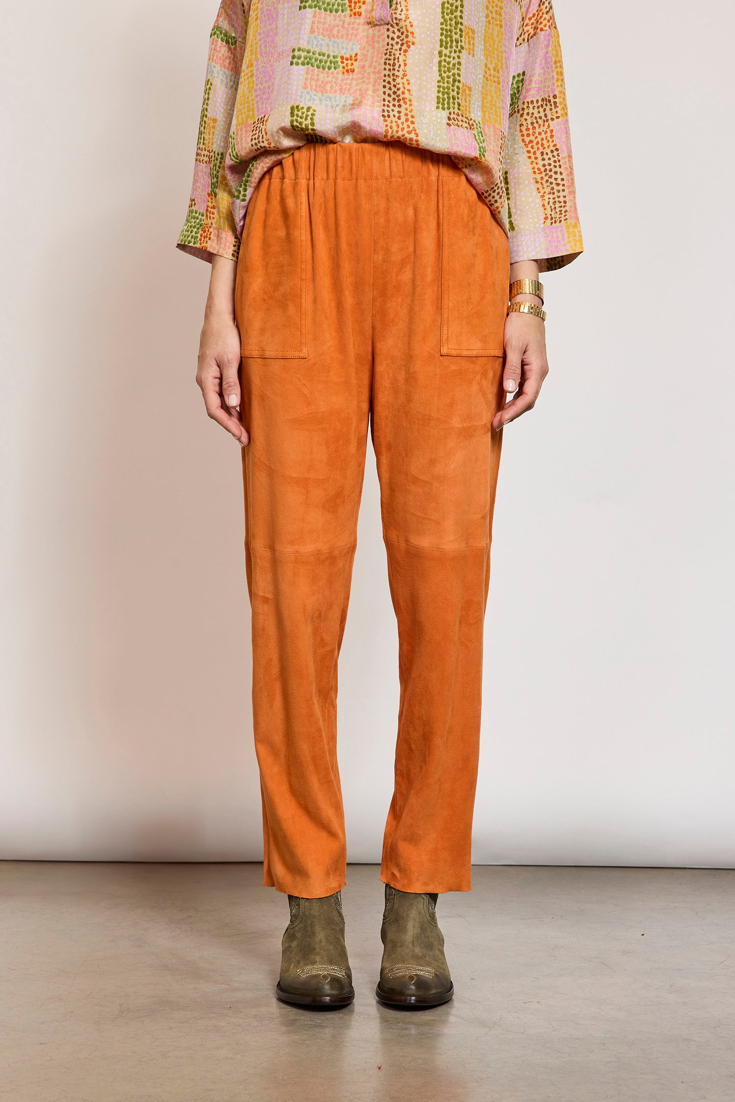 PANTALON EN PEAU STRETCH CITROUILLE