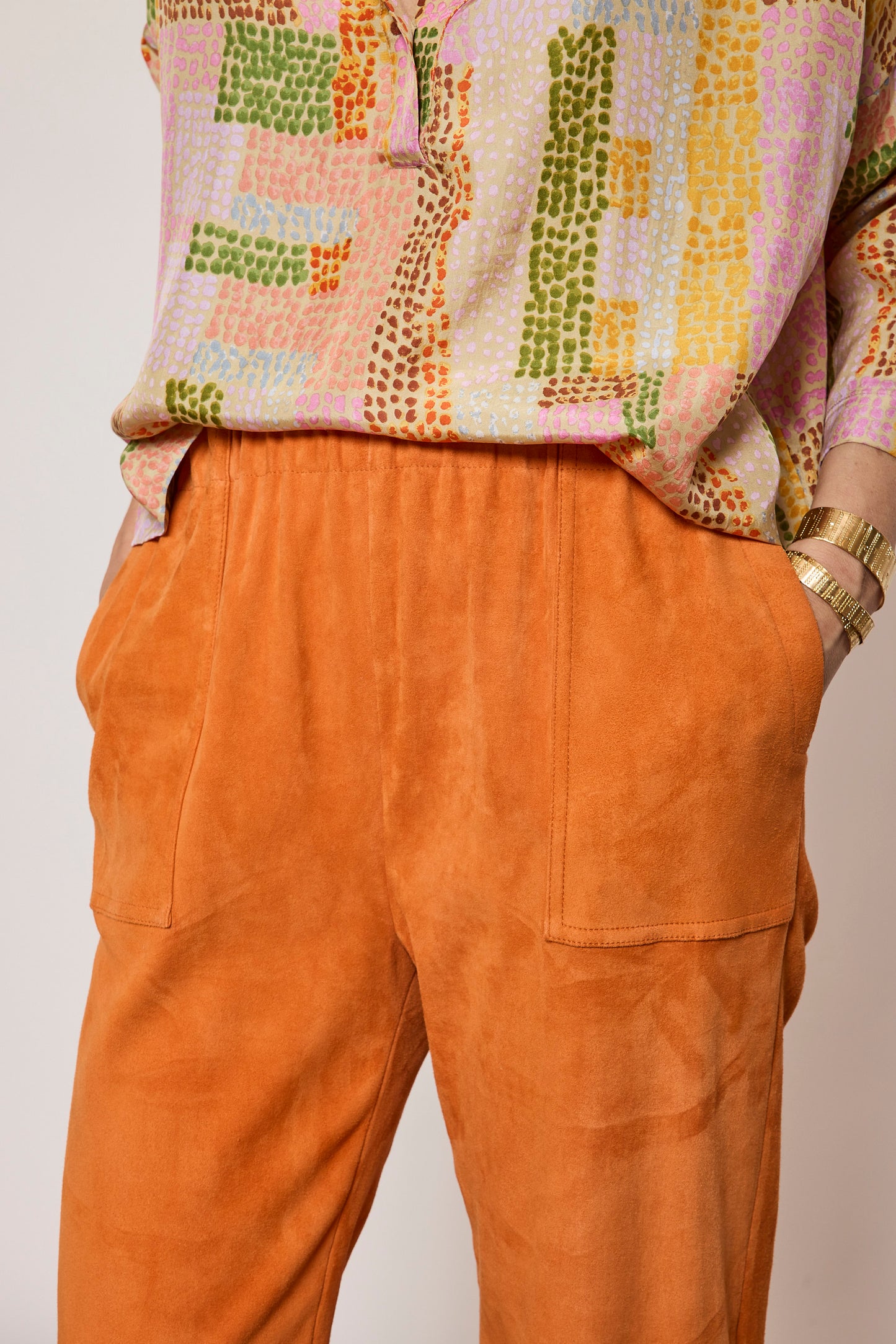 PANTALON EN PEAU STRETCH CITROUILLE