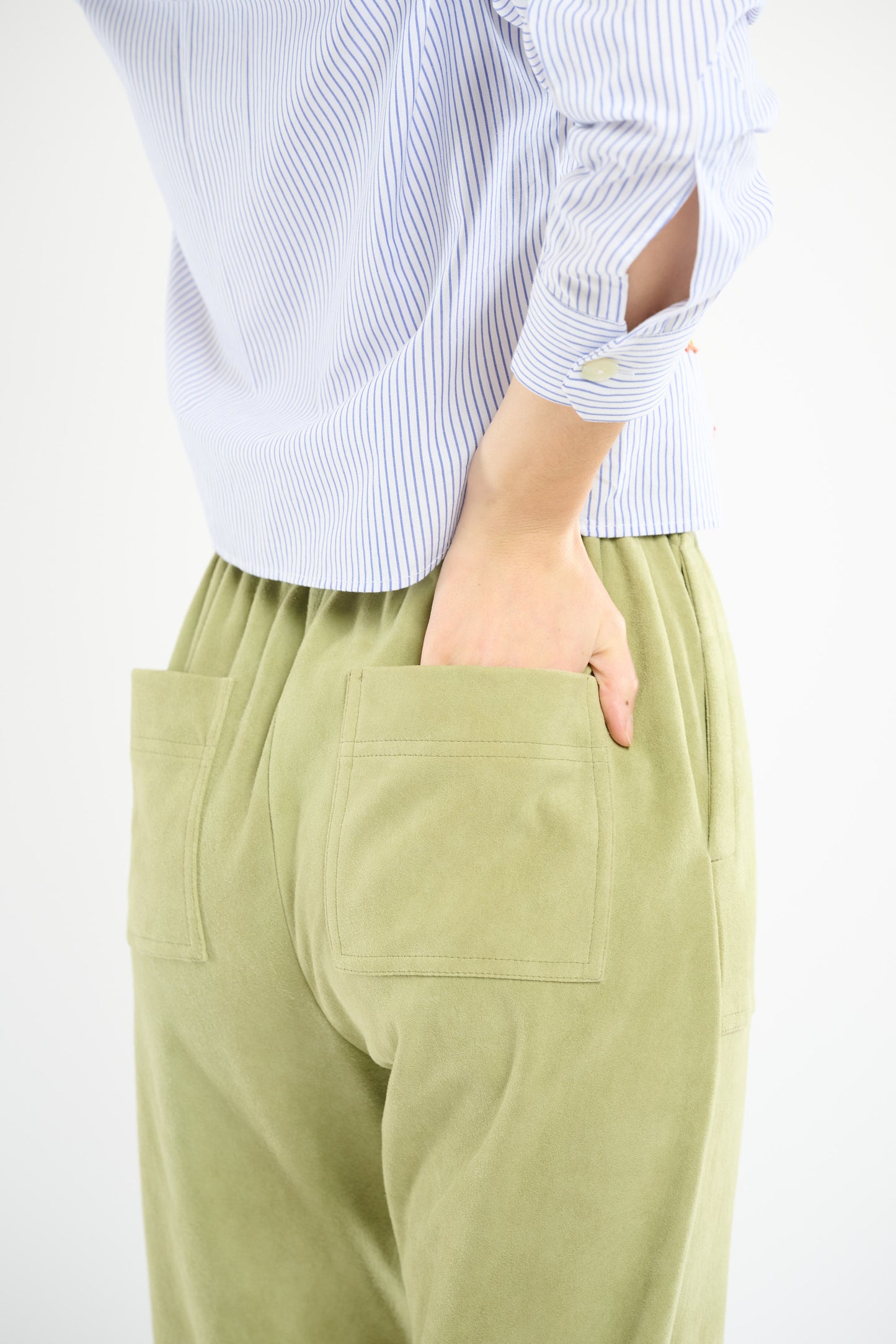 PANTALON EN PEAU STRETCH KAKI
