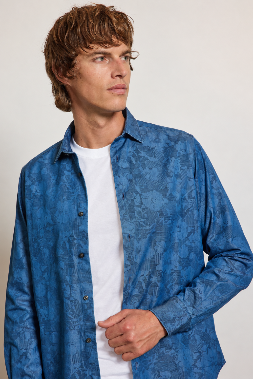 CHEMISE AJUSTÉE EN JEAN FLEURS