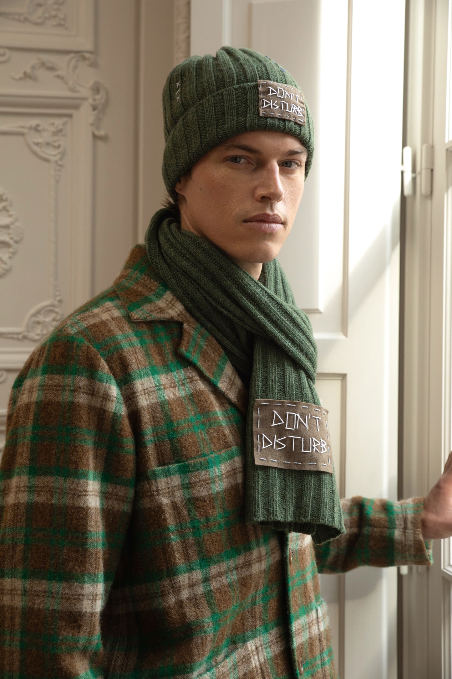 EMBROIDERED HAT + SCARF GREEN