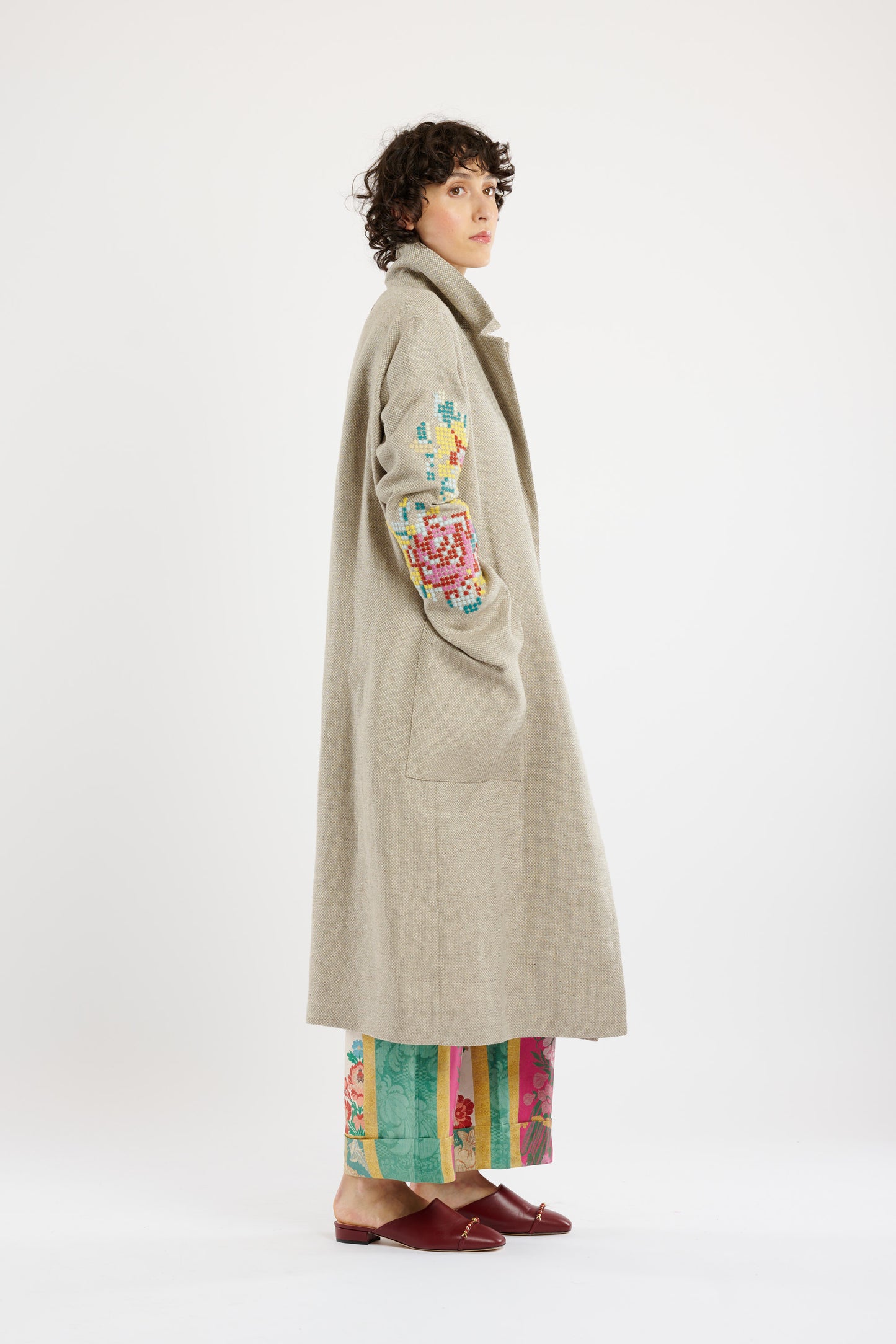 COAT WITH EMBROIDERED FLOWERS ROPE