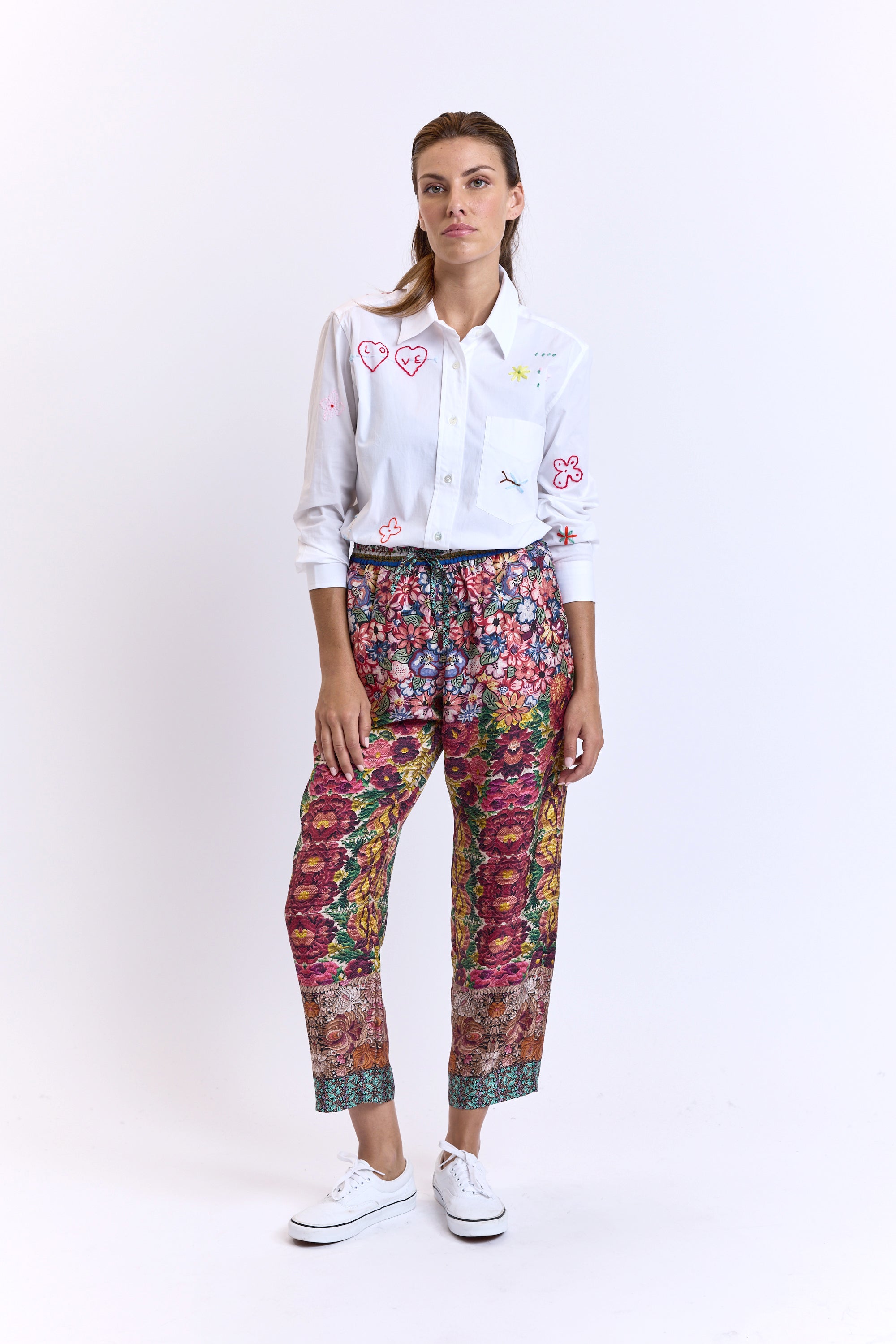 CHEMISE BRODÉE EN POPELINE BLANCHE – Victoire Paris CHEMISE BRODÉE EN POPELINE BLANCHE – Victoire Paris
