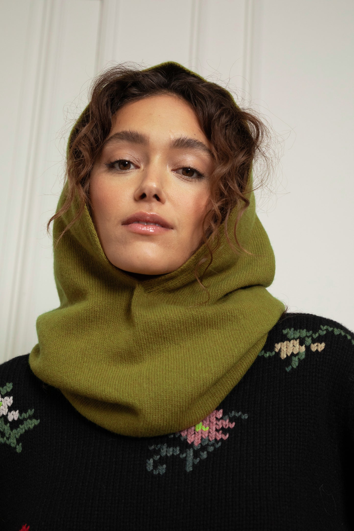 WOOL AND CASHMERE HOOD OLIVE