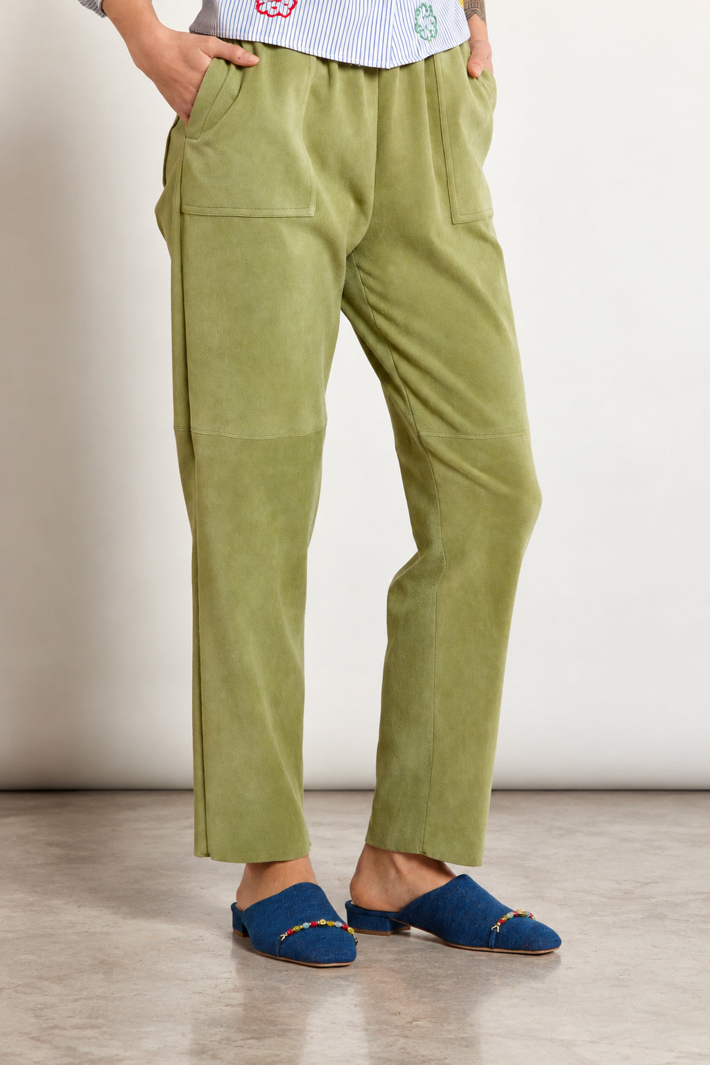 PANTALON EN PEAU STRETCH KAKI