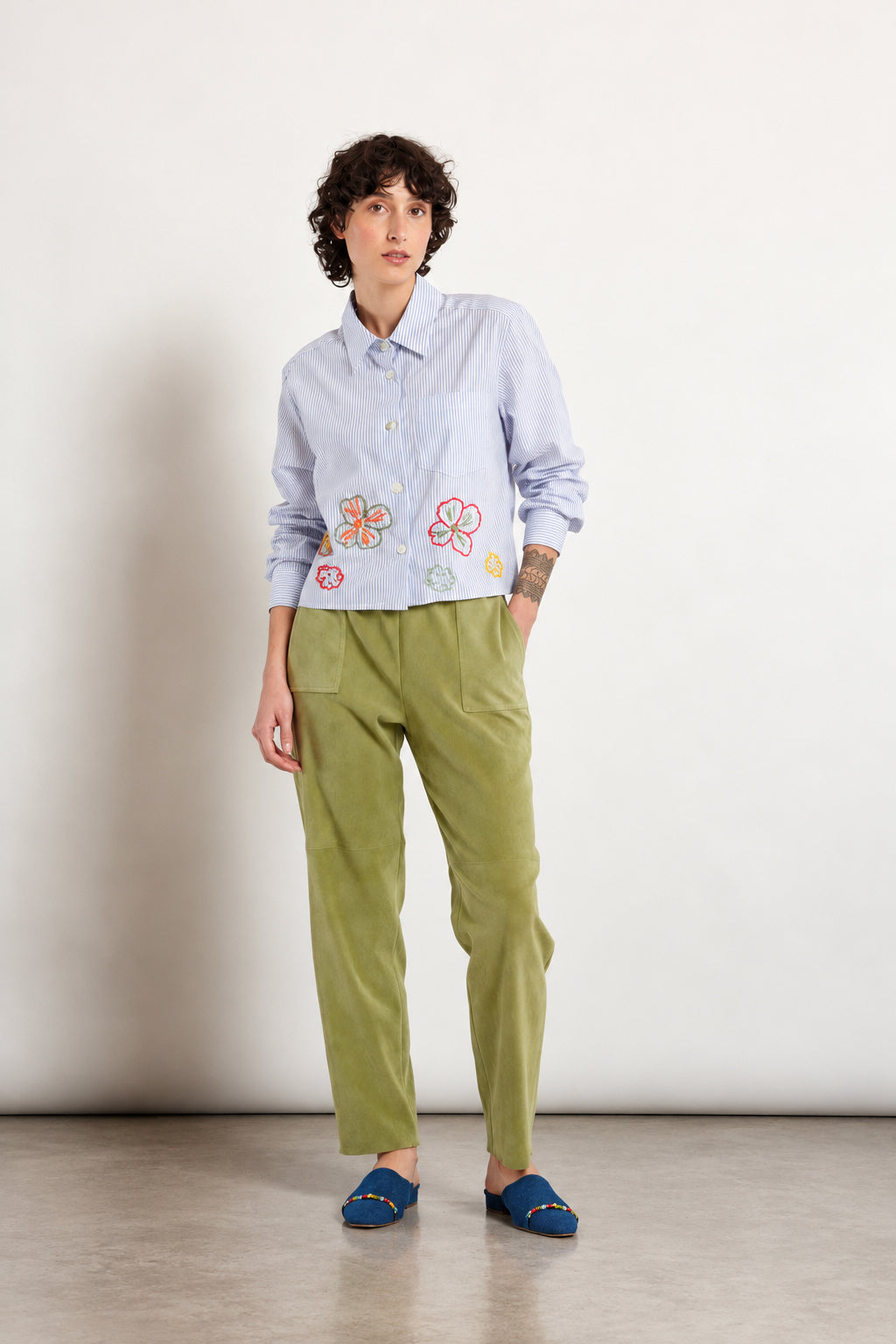 PANTALON EN PEAU STRETCH KAKI