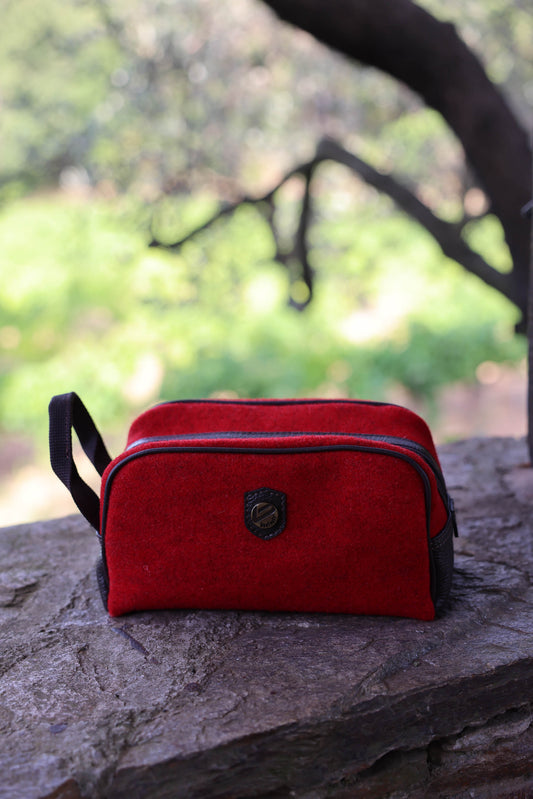 FLANNEL TOILETRY BAG RED