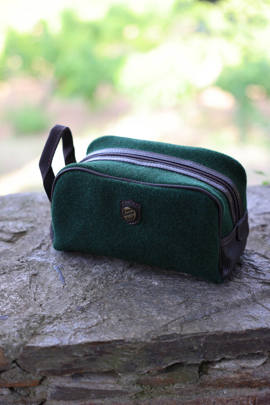 FLANNEL TOILETRY BAG PINE GREEN